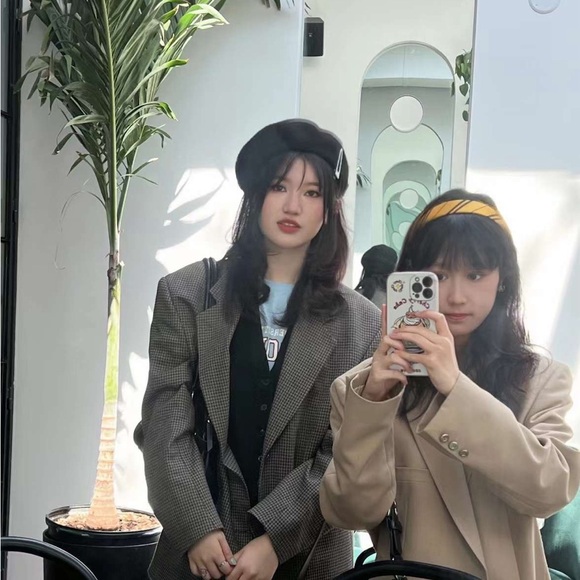 The perfect vintage black vest top - Picture 4 of 4